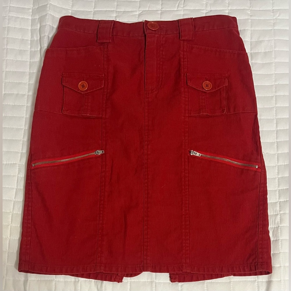 Marc Jacobs Red corduroy skirt pockets and back split. Size 4